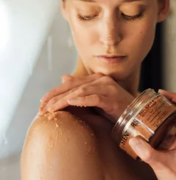 Körperpeeling mit AHA Nordic Amber